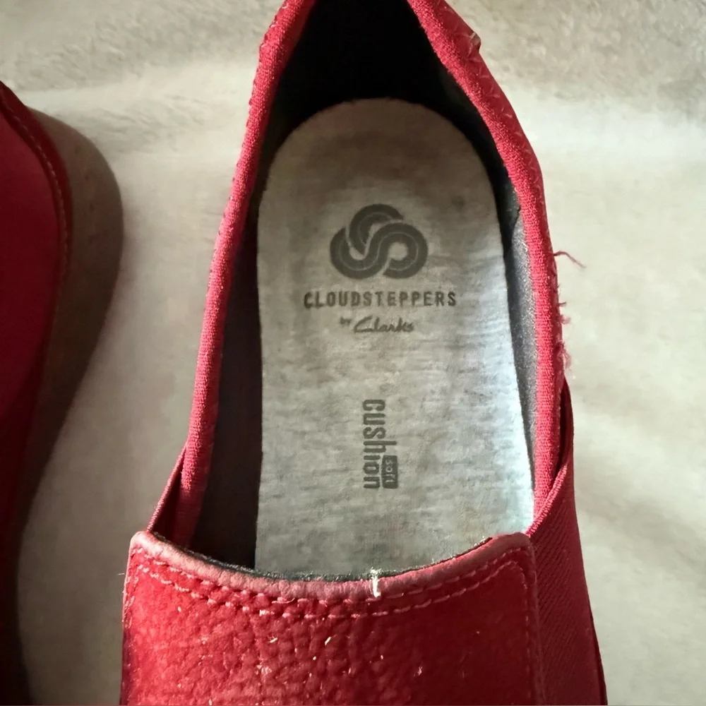 Clarks Shoes‎ Red Slip-On Women’s Size 6 Flats Loafers